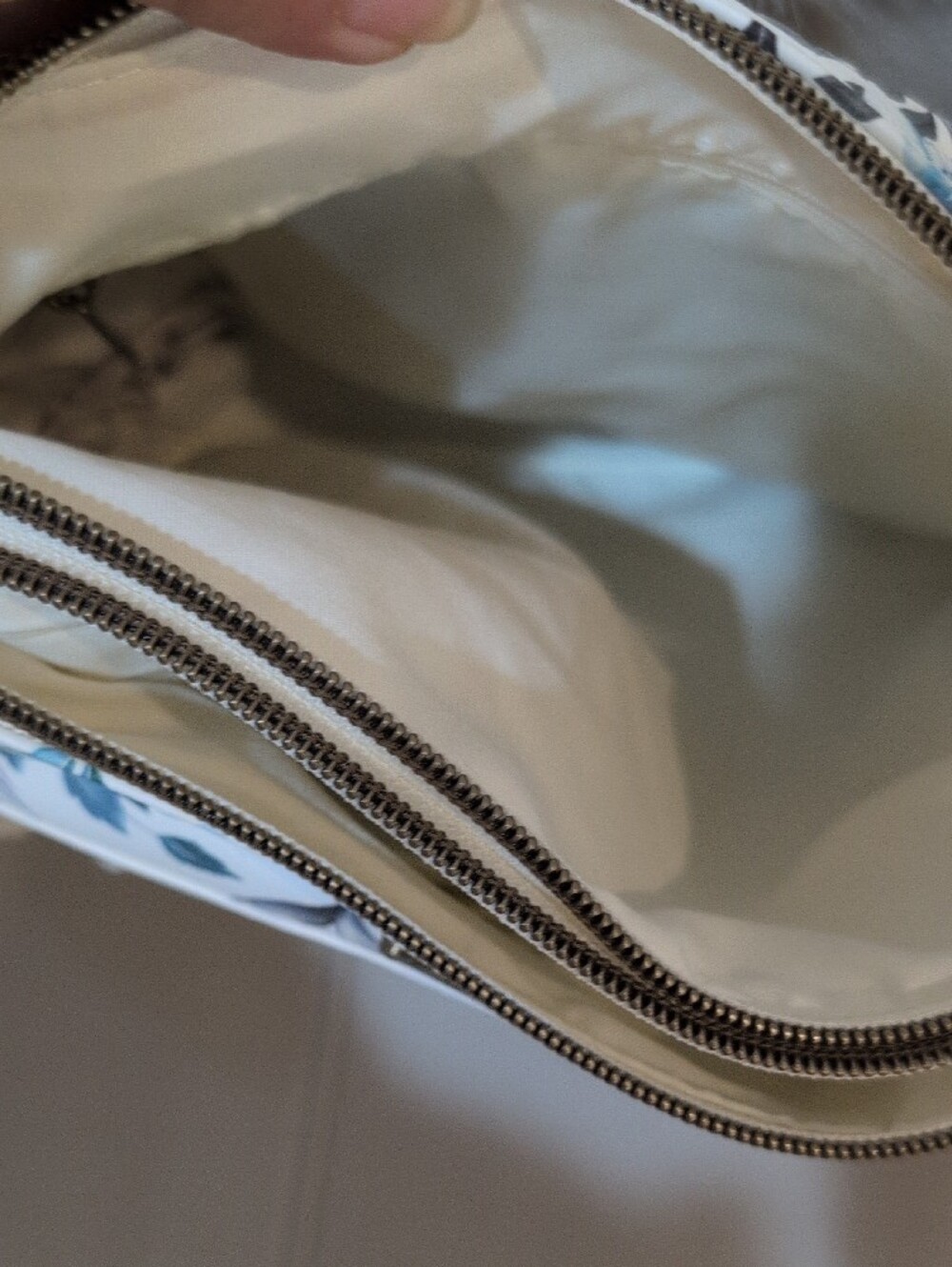 Stone Mountain Crossbody White And Pink Floral Print Vegan - Picture 11 of 14